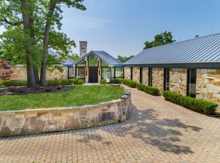 28 Brinker Rd, Barrington, IL 60010