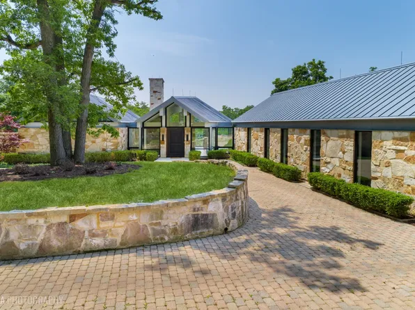 28 Brinker Rd, Barrington Hills, IL 60010