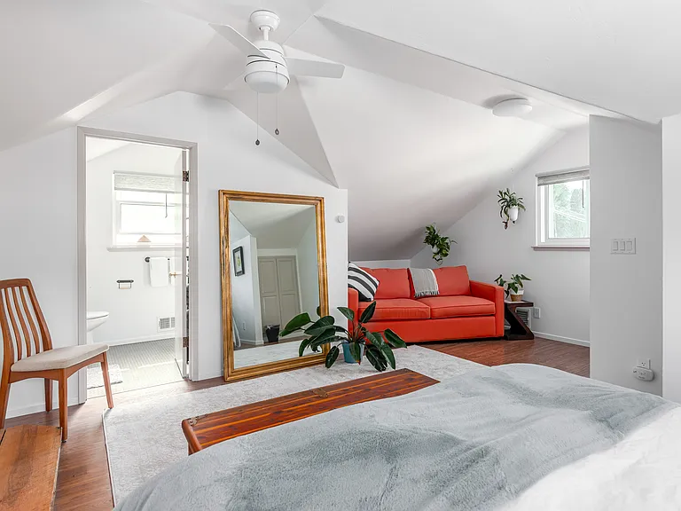Upstairs main bedroom