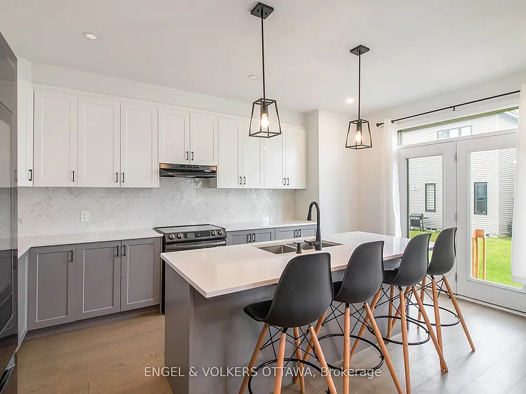 1031 Curraglass Walk — Photo 10