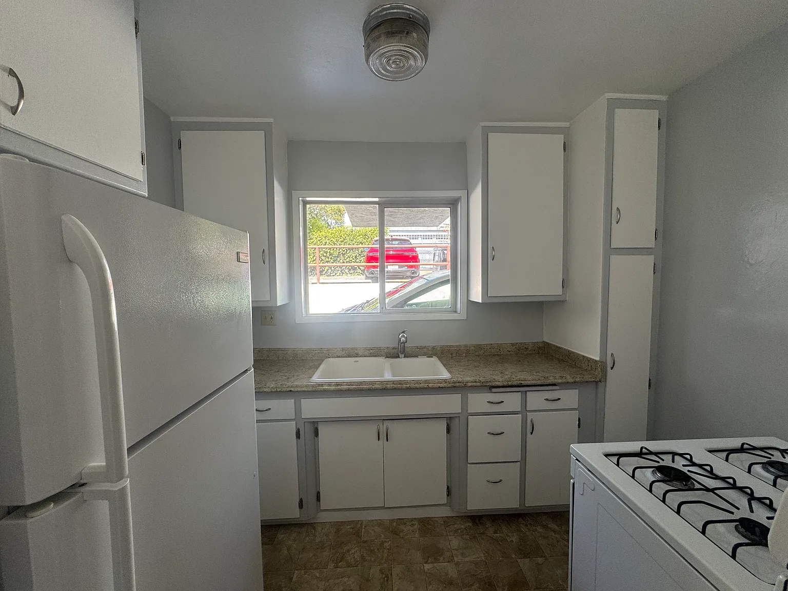 Studio, 350 sqft, $1,690 — Photo 4