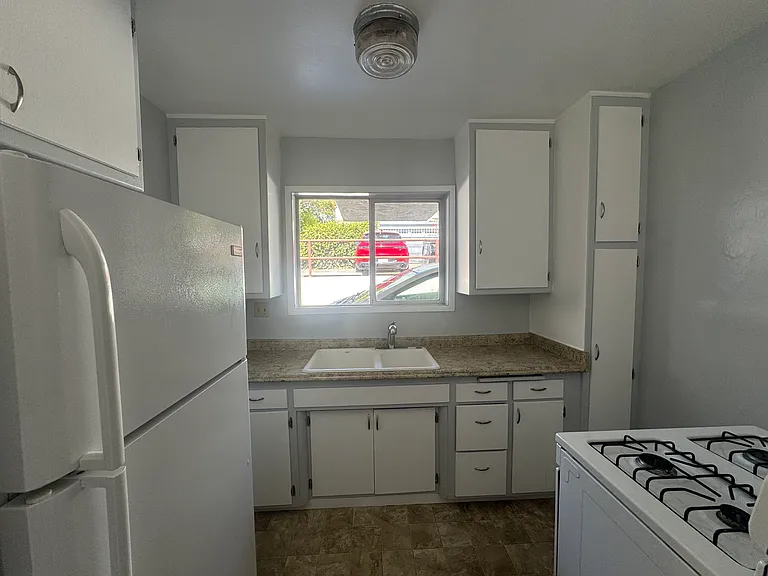 1947 S Shenandoah St #5 — Photo 4