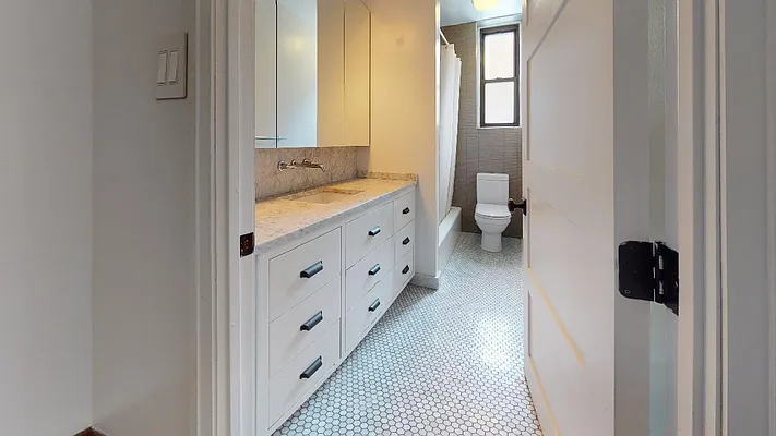 Rented by Bond New York | media 20