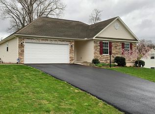 2220 Autumn Wood Dr, Huntingdon, PA 16652