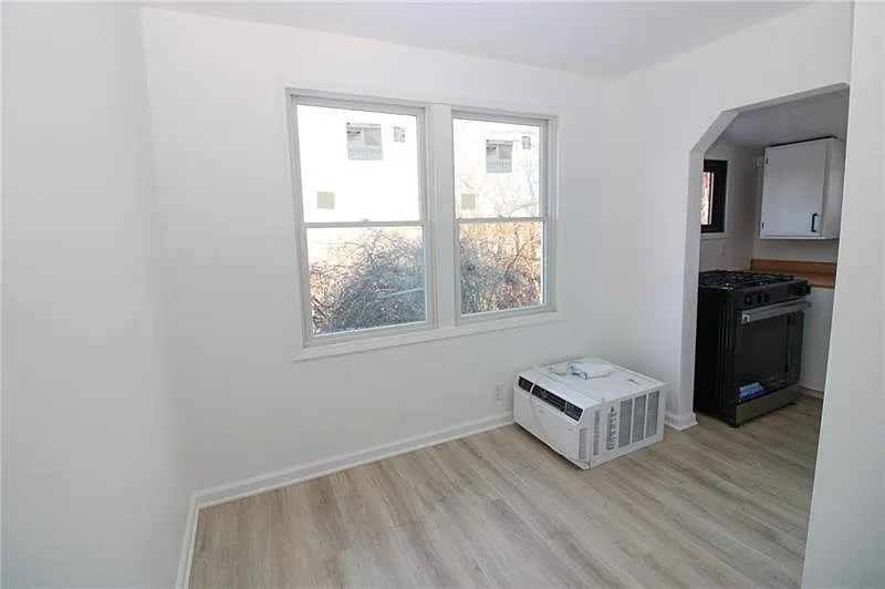 3 bed, 974 sqft, $2,800 — Photo 1