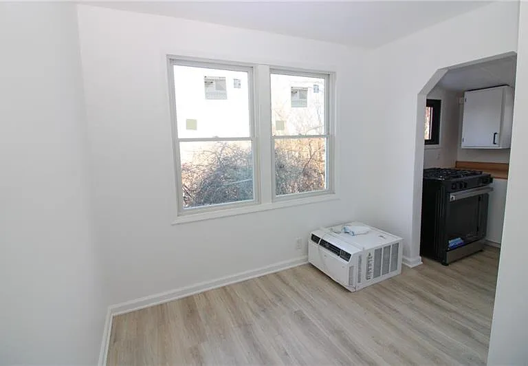 1629 Glenbrook Ave — Photo 1