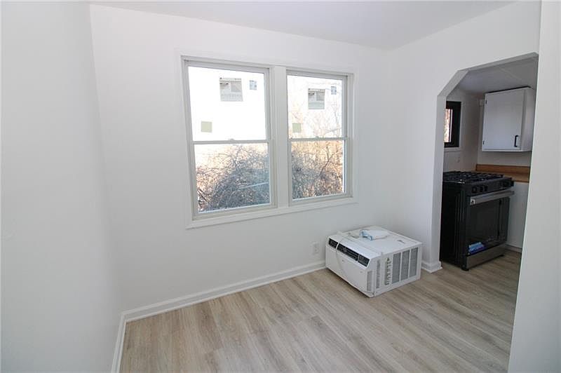 1st image of 1629 Glenbrook Ave