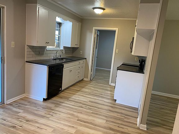 4th image of 105 Berry Dr