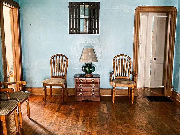 4th image of 1004 Champaign Ave