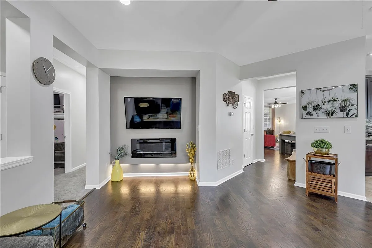 2813 Brookford Ln SW — Photo 4
