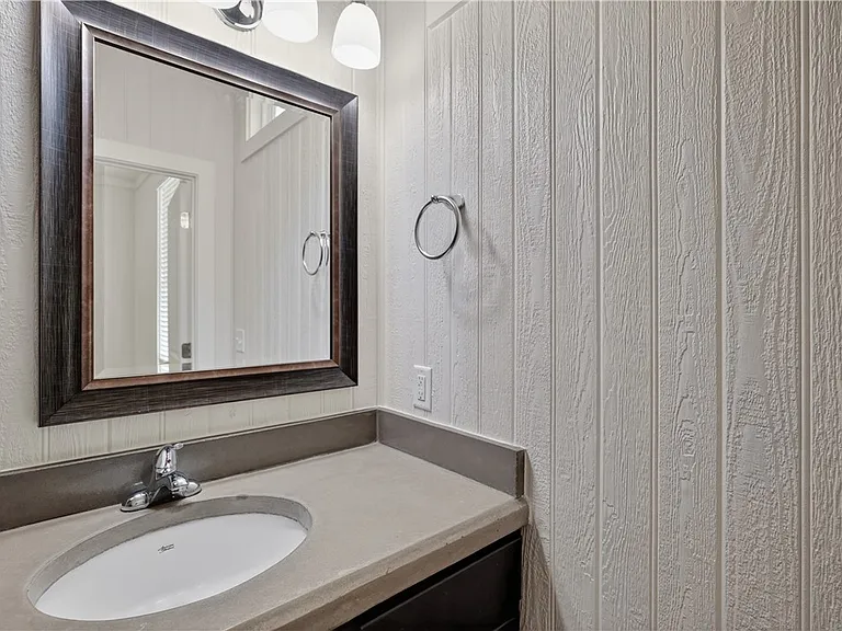 5440 Raymond Stotzer Pkwy — Photo 13