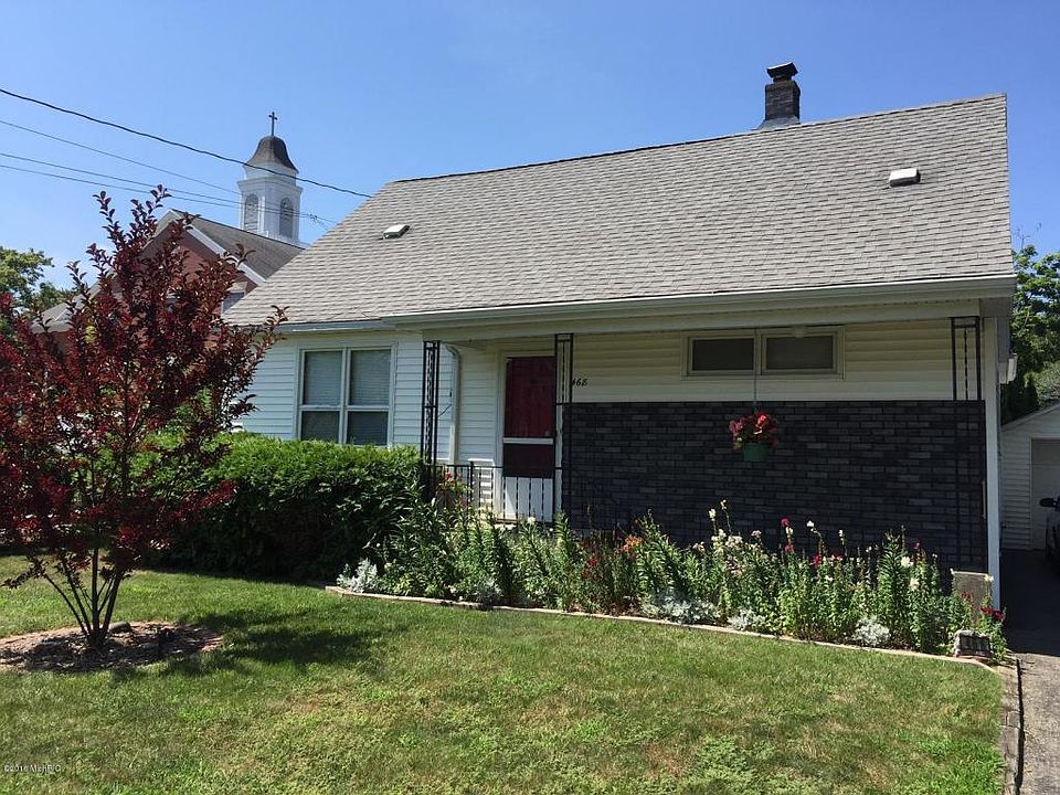 1st image of 468 Plasman Ave
