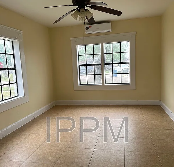 284 Corona Crescent St — Photo 11