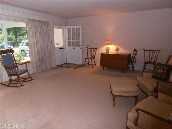 2nd image of 1624 Broadway St