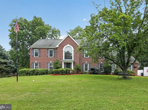 6 Jennifer Ln, Churchville, PA 18966