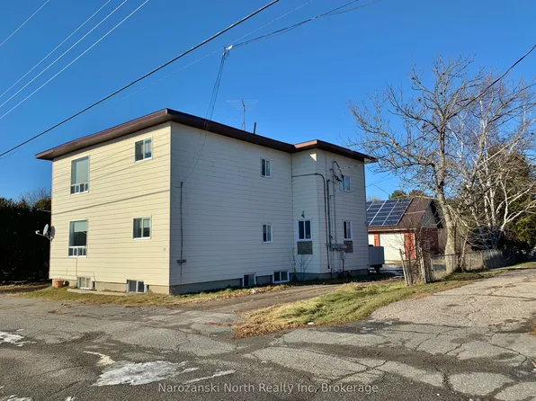 16 Notre Dame Ave W, French River, ON P0M 2N0