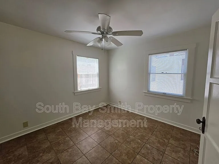 57 7th Ct — Photo 31