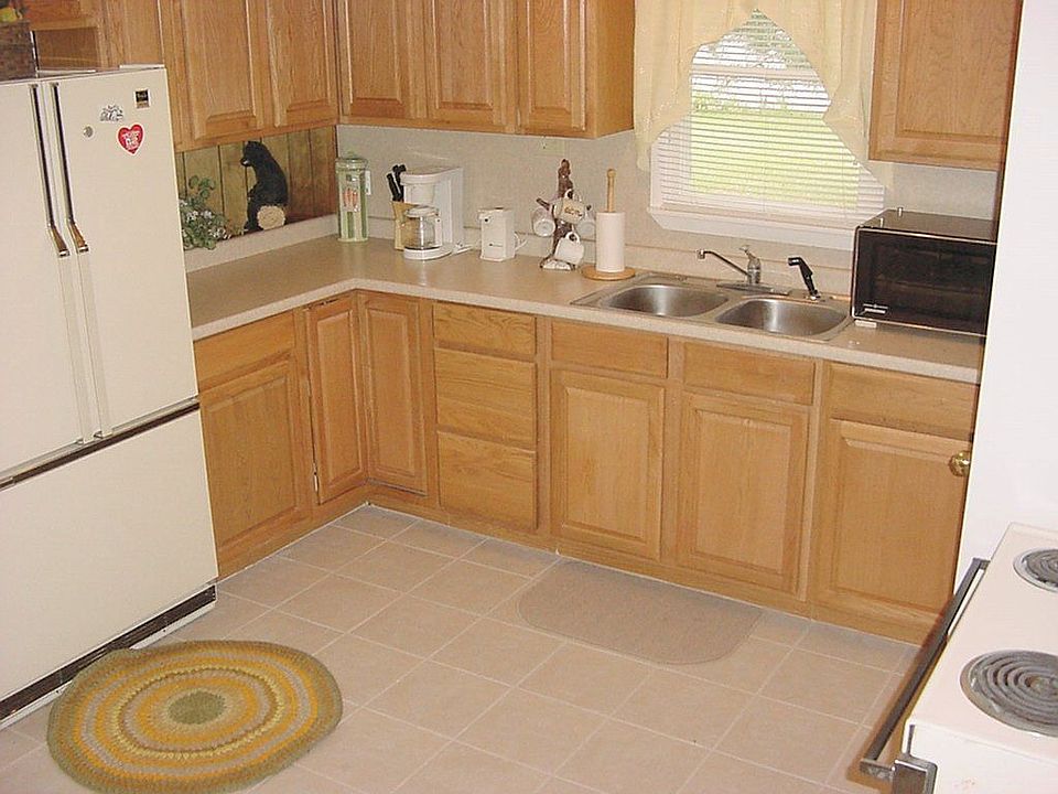 Nicely Updated Kitchen w/ Tile Floor!