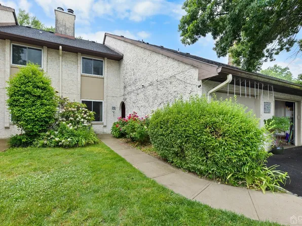 70 Thoreau Dr, Plainsboro, NJ 08536