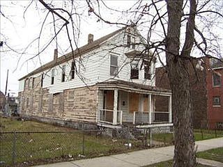 2nd image of 3831 Pulaski St