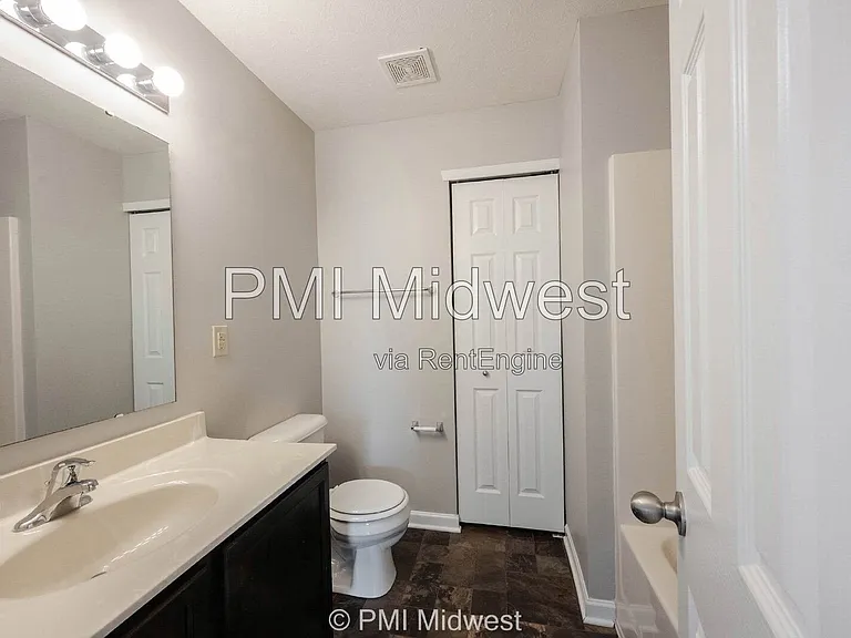 2526 Copper Hill Dr — Photo 24