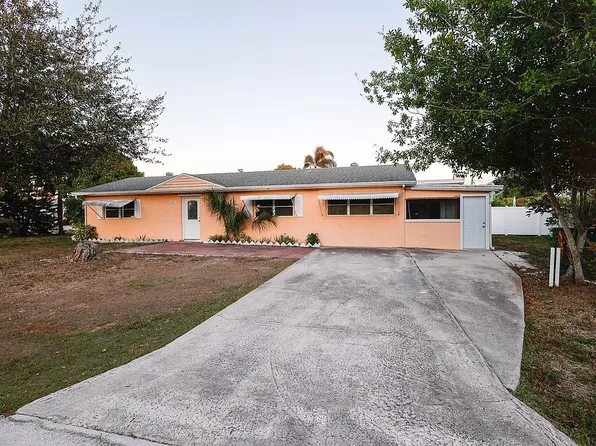 602 103rd Ave N, Naples, FL 34108