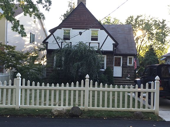 2nd image of 220 Woodvale Ave