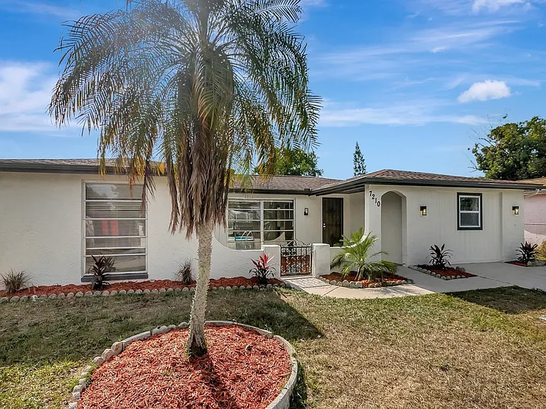 7210 Parrot Dr — Photo 3