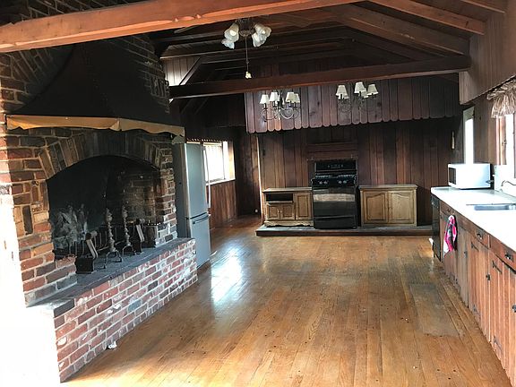 2nd image of 870 Sunset Dr