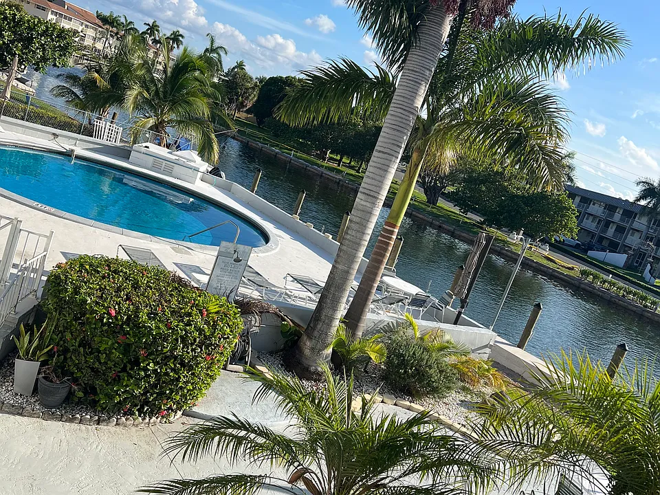 467 Golden Isles Dr