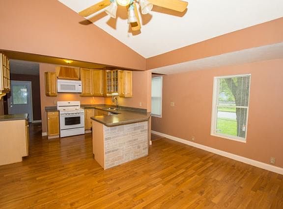 5th image of 217 S Oakley Ave