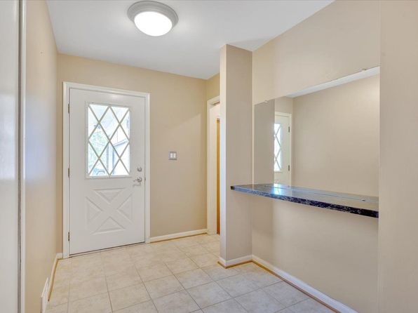 2946 Athena Dr, Troy, MI 48083