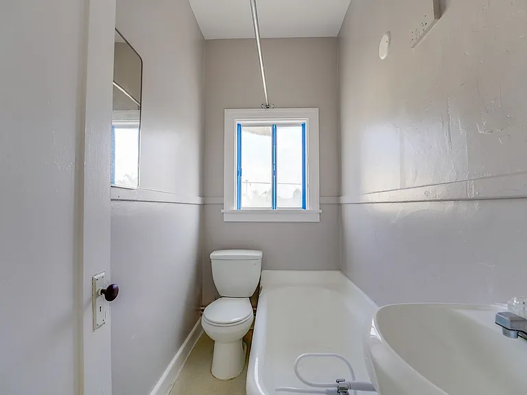 310 G St — Photo 9
