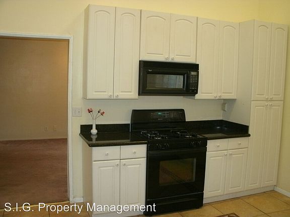 3rd image of 11047 McVine Ave