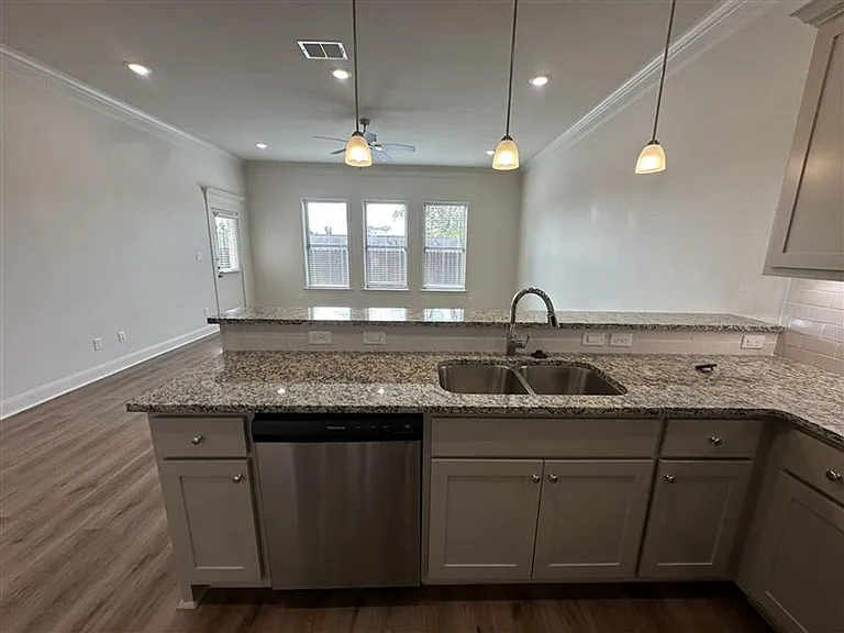 8406 Cambridge Rd — Photo 11