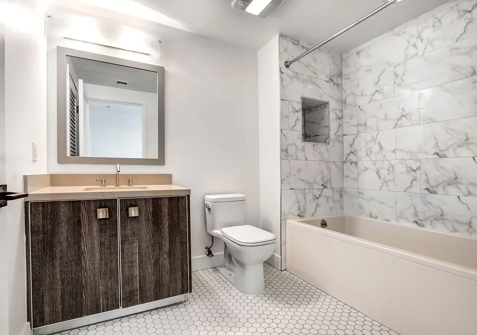 2 bed, 1215 sqft, $4,695 — Photo 3