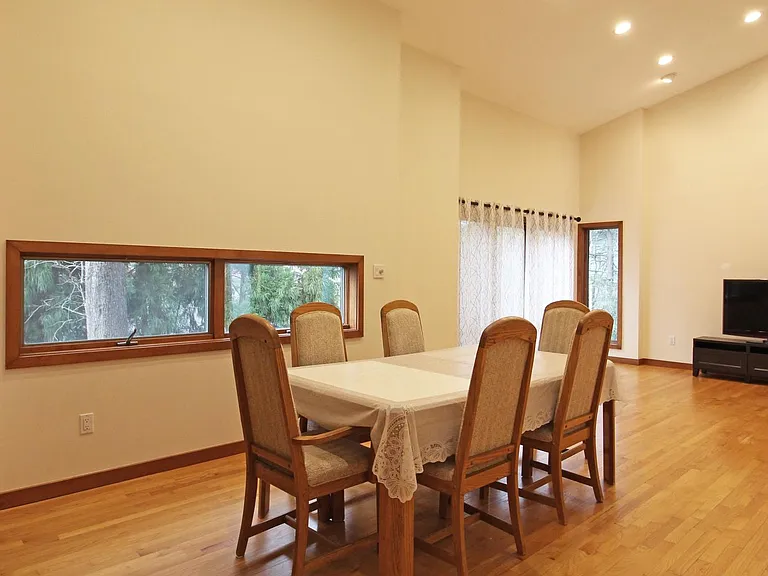 6872 Melrose Dr — Photo 13