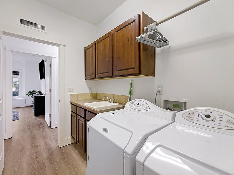922 E Winding Creek Dr — Photo 20