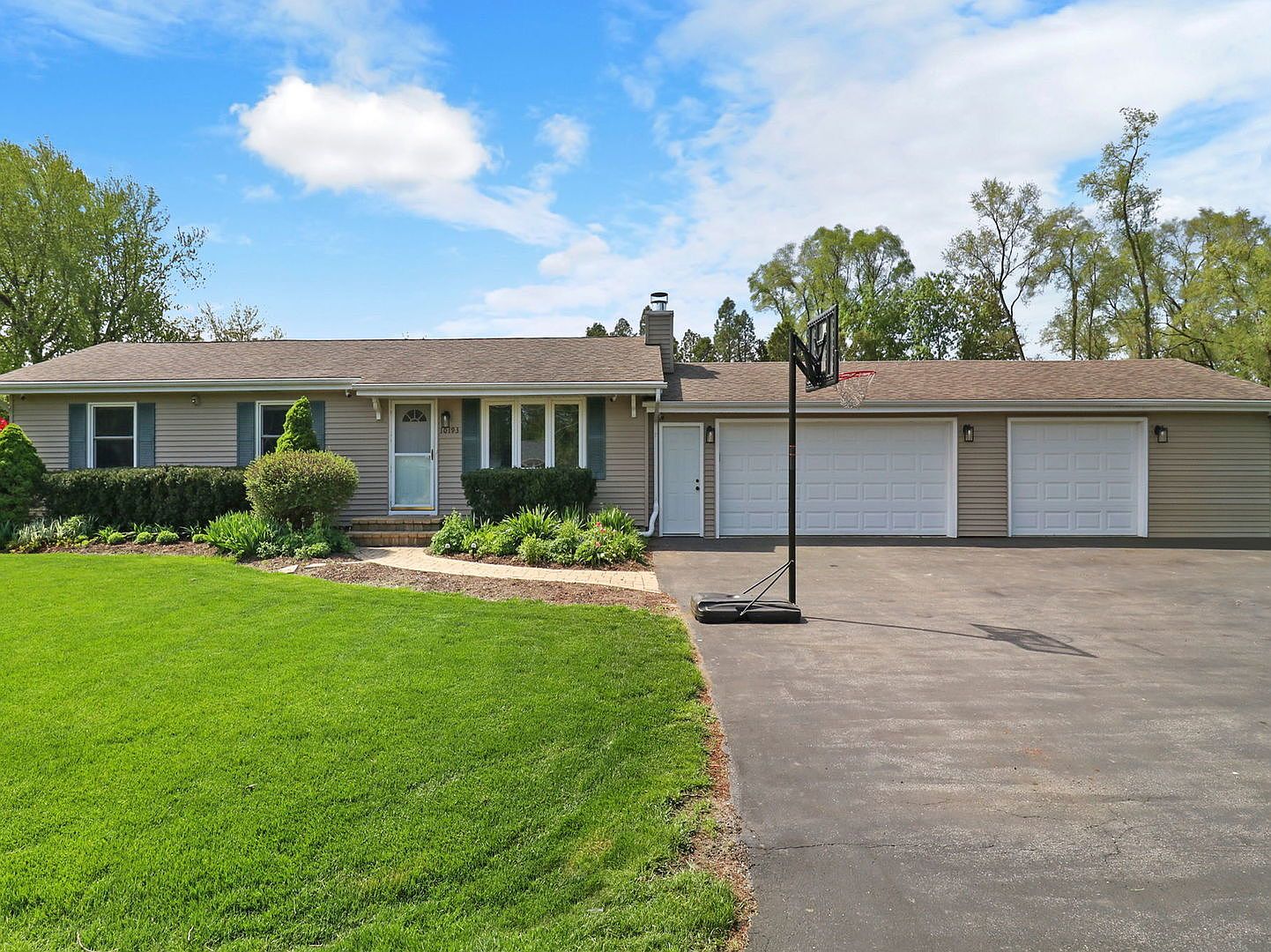 10193 W Talmadge Ave, Beach Park, IL 60099 | Zillow