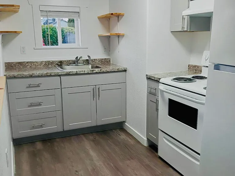 1010 W Market St — Photo 1