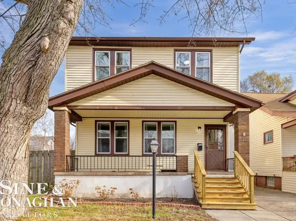 1332 Wayburn St, Grosse Pointe Park, MI 48230