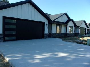 347 Waite Ln, Platteville, WI 53818