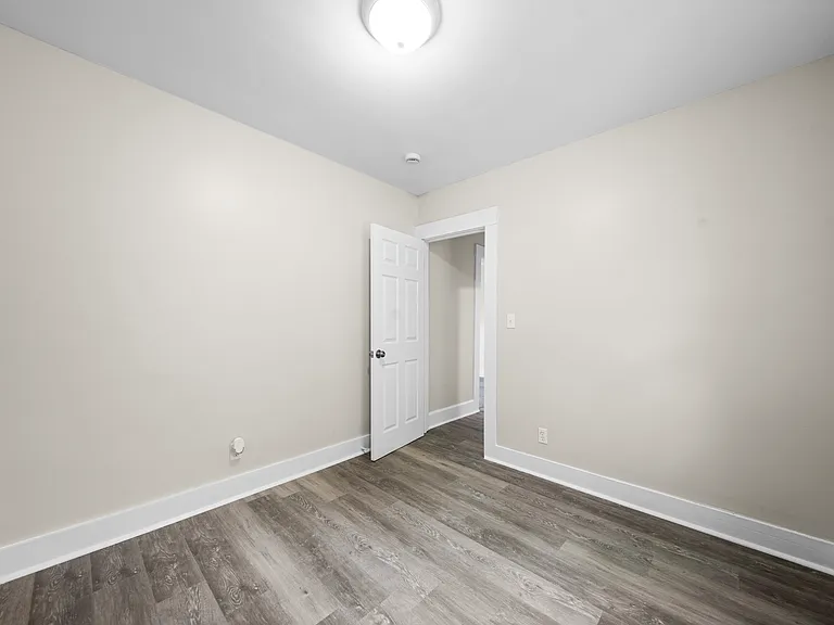 70 Lambert St — Photo 30