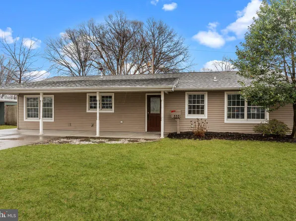 333 Thornridge Dr, Levittown, PA 19054