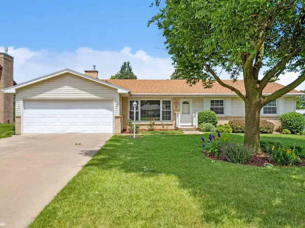 7 Edgeland Dr, Marshalltown, IA 50158