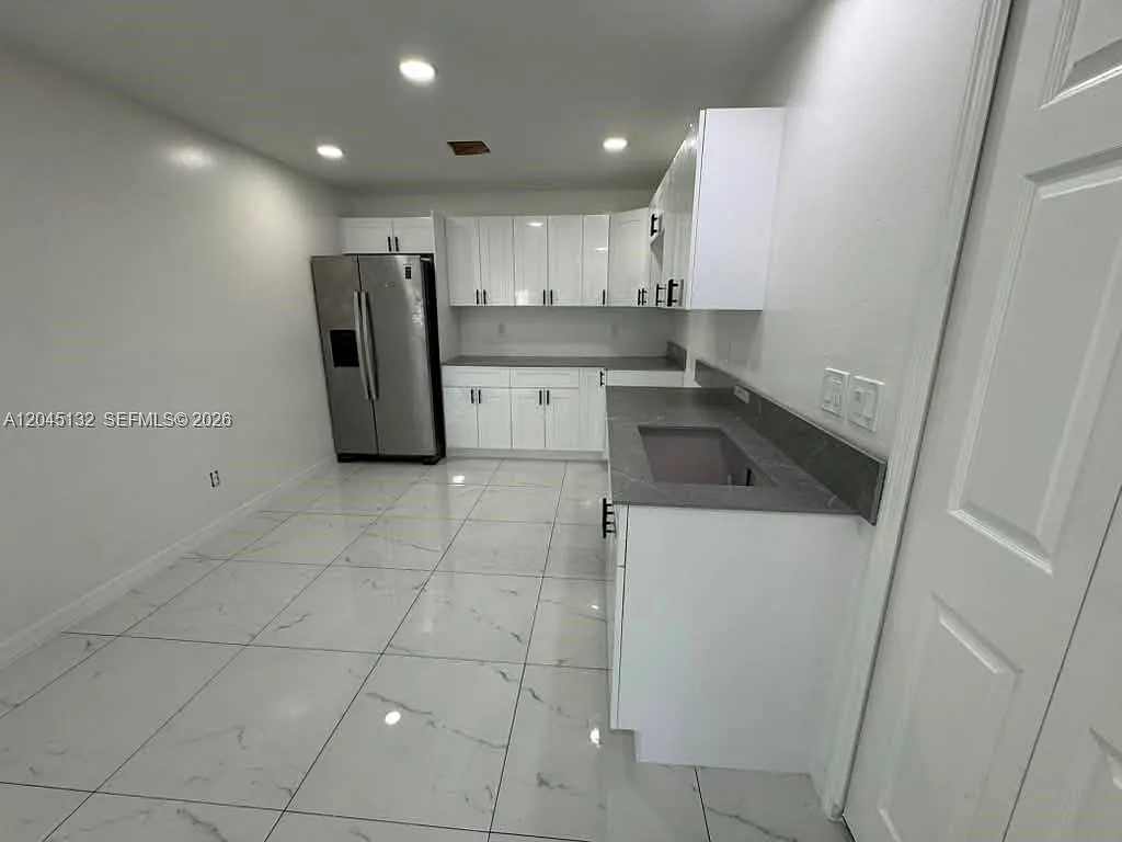 3 bed, 2.0 bath, $1,650 — Photo 2