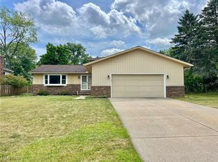 910 Sandy Ln, Medina, OH 44256