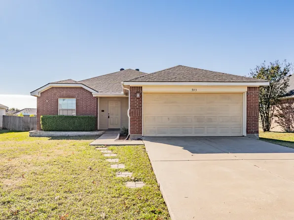 923 McKavett Dr, Burleson, TX 76028
