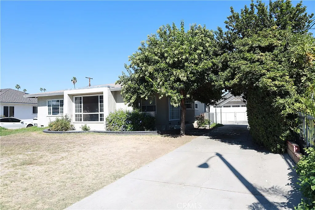 3 bed, 1306 sqft, $4,300 — Photo 1