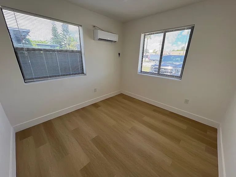 1350 NE 162nd St #2 — Photo 6